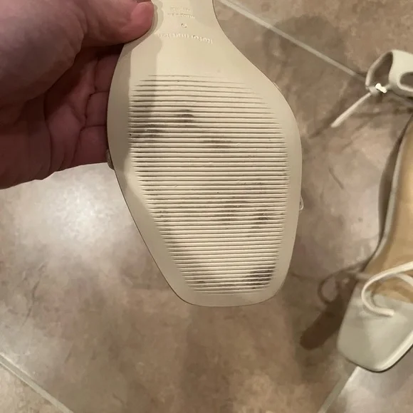 Reformation Gigi Strappy Mid Heel Sandal
Almond 9 $278 Curent - Picture 7 of 8